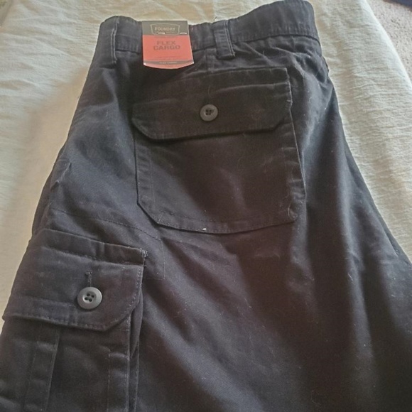 New Men's Cargo Shorts - Picture 3 of 3